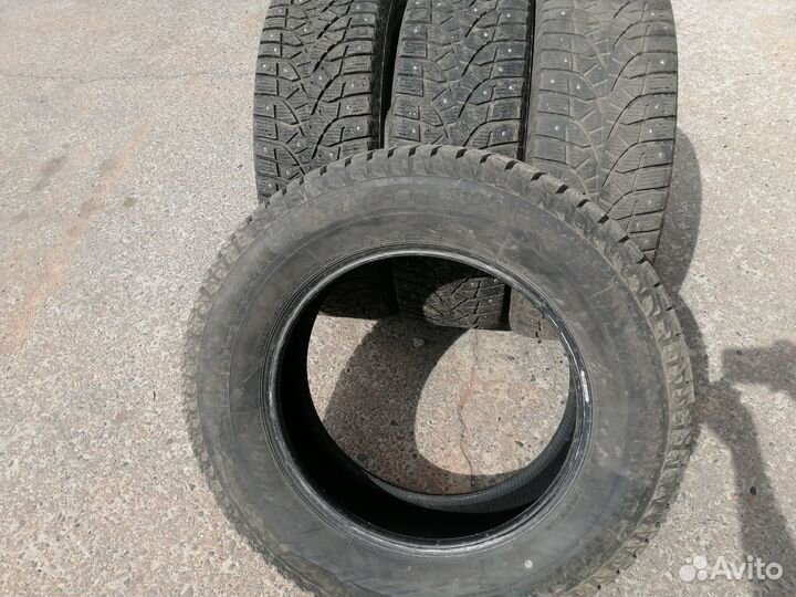 Bridgestone Blizzak Spike-02 235/65 R17 108