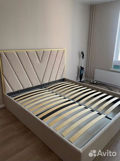 Кровать двуспальная