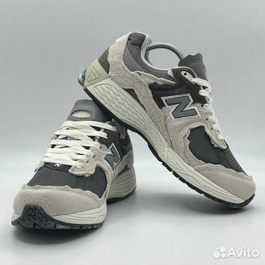 Стильные кроссовки New Balance 2002R White