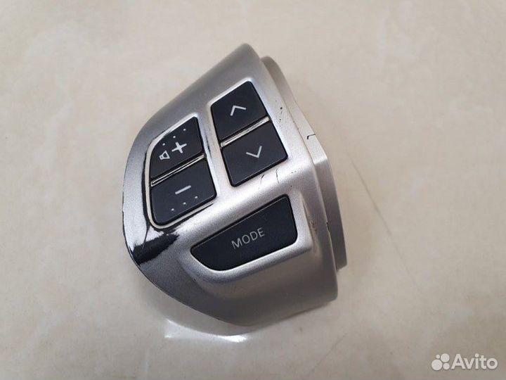 Кнопка управления магнитолой на руль Mitsubishi