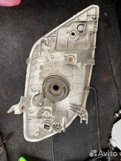 Фара передняя левая Toyota Corolla Runx / Fielder