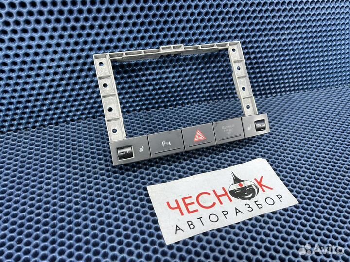 Рамка для магнитолы с кнопками VW Touareg GP