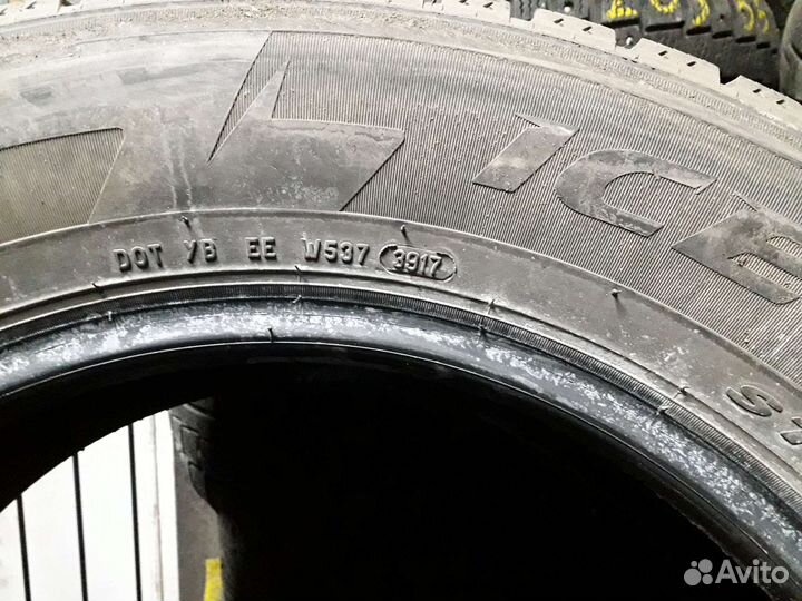 Pirelli Ice Zero 215/65 R17