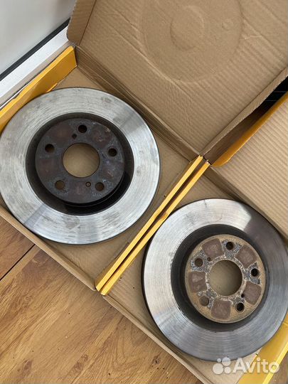 Тормозные диски на Toyota Camry 40