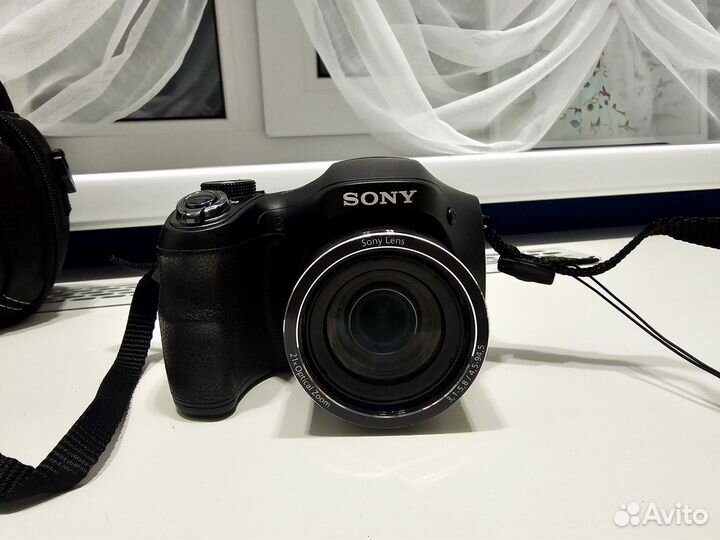 Цифровой фотоаппарат Sony DSC-H100