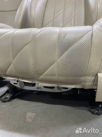 Передние сидушки Infiniti FX37