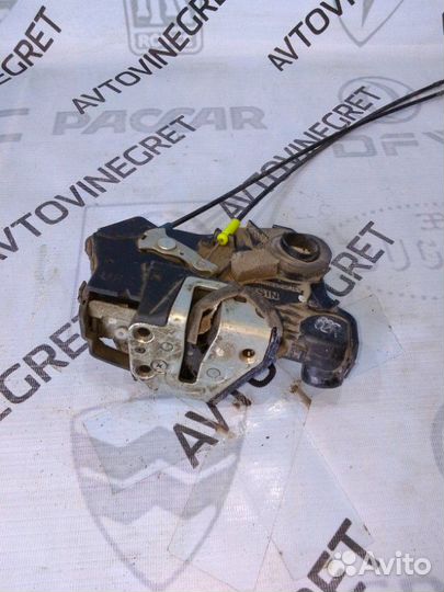 Замок двери передний правый Toyota Avensis T250