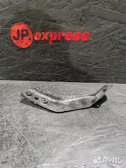 Кронштейн бампера передний правый Mercedes-Benz