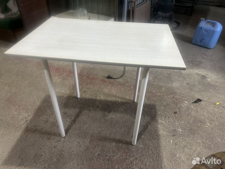 Кухонный стол