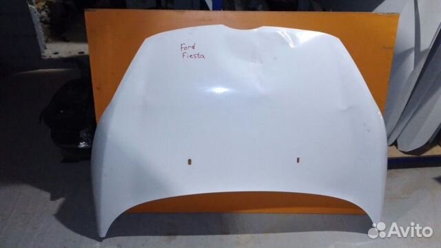 Капот на Ford Fiesta