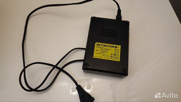 Зарядная станция Nitecore D4