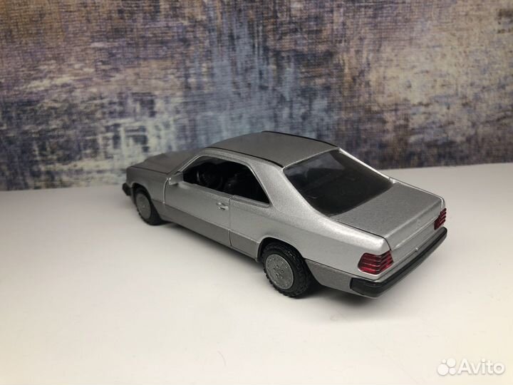 Conrad 1/35 Mercedes-Benz W124 Coupe