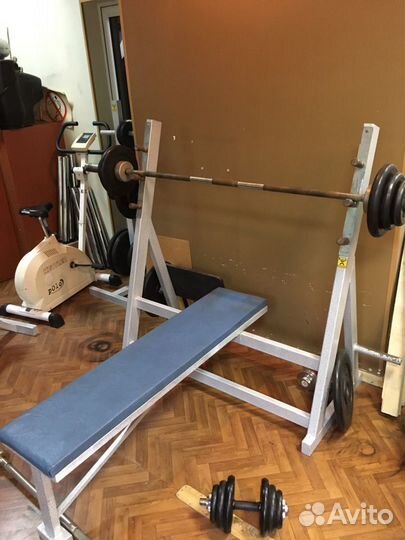 Скамья для жима лёжа в комплекте с грифом и блинам