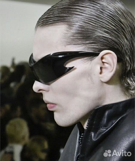 Солнцезащитные очки Balenciaga зеркальные