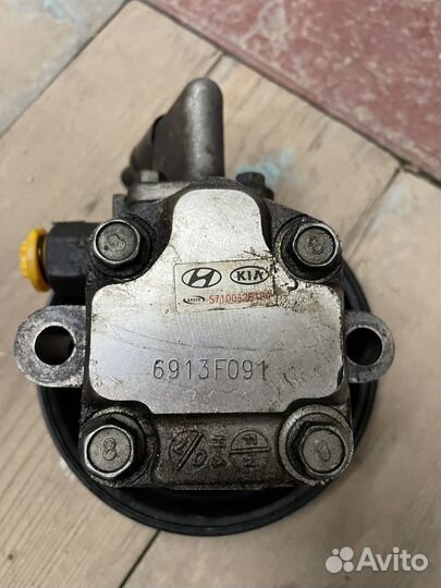 Насос гур Tucson JM 2.7 571002E100