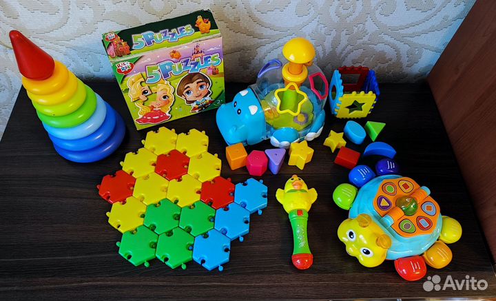 Развивающие игрушки для малышей пакетом