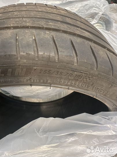 Michelin Pilot Sport 4 225/40 R19 и 255/35 R19