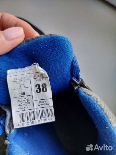 Лыжные ботинки и лыжи