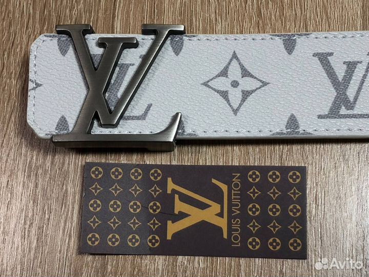 Ремень унисекс Louis Vuitton. Белый