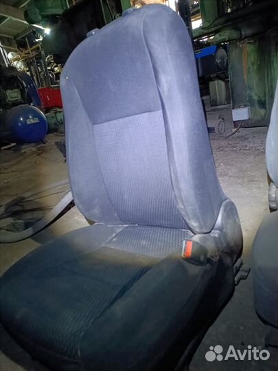 Сидение переднее правое Corolla 160 180