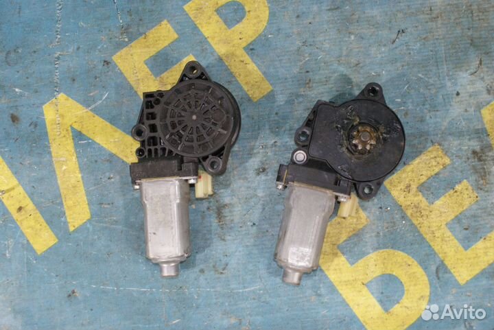 Задний моторчик стеклоподъемника Hyundai Tucson JM