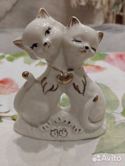 Фарфоровая фигурка