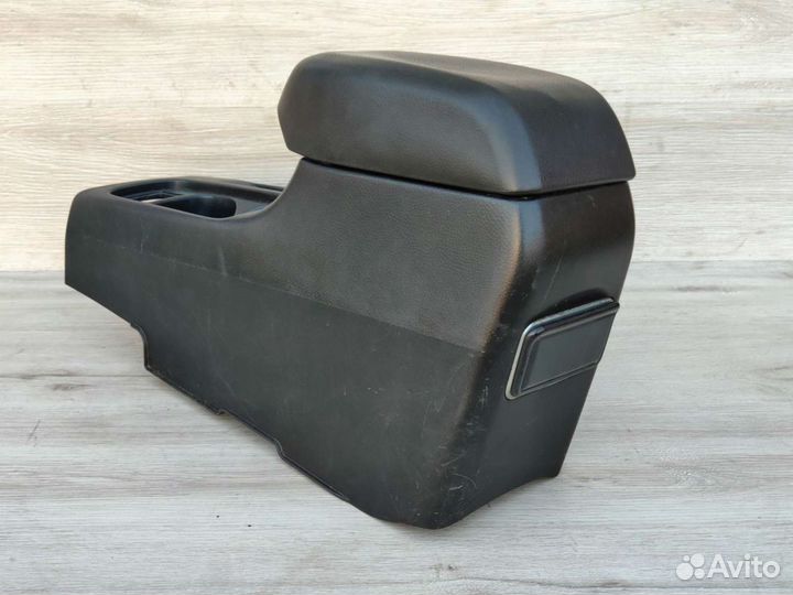 Подлокотник штатный Mitsubishi Lancer 9 IX