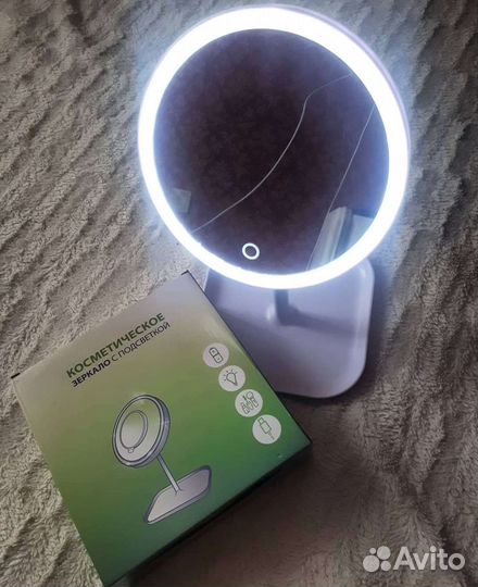 Настольное зеркало с подсветкой. новое