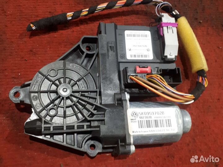 Правый передний стеклоподъёмник гольф 6