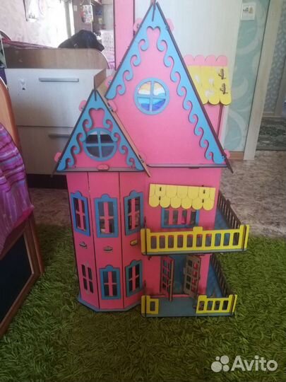 Большой кукольный домик