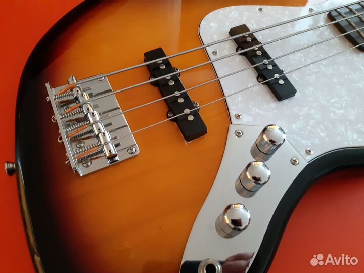 Бас гитара Новая