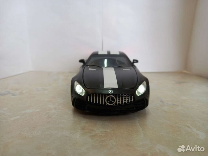 Модель автомобиля 1/32