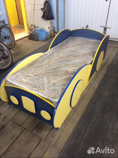 Детская кровать автомобиль с артопедическим матрас