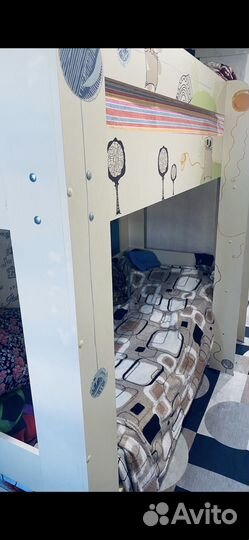 Двухъярусная кровать