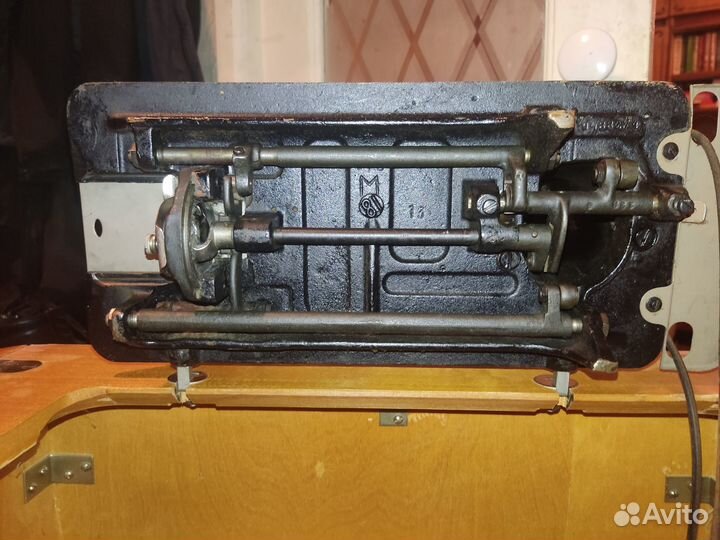 Швейная машинка пмз им. Калинина со столом