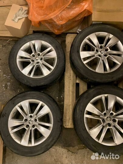 Литые диски с резиной лето 235/55 R18 skoda