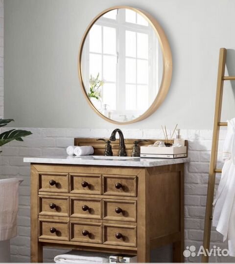 Зеркало с золотой рамой