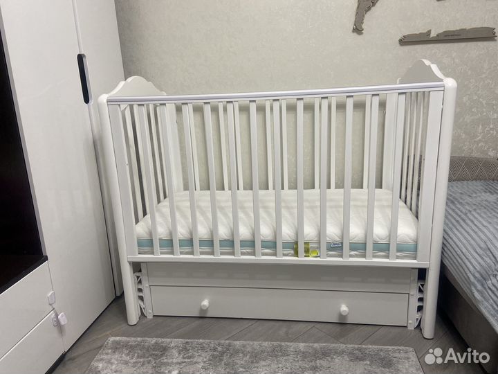 Детская кроватка с маятником Gandylyan