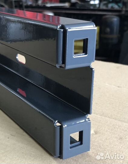 Кронштейн инструментального ящика крыла Schmitz