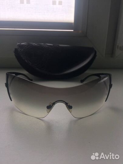 Солнцезащитные очки Versace