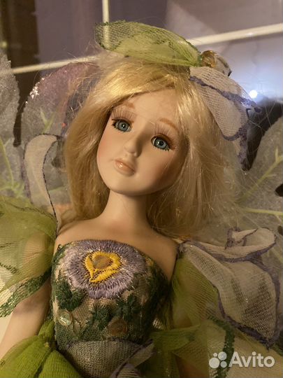 Фарфоровая кукла