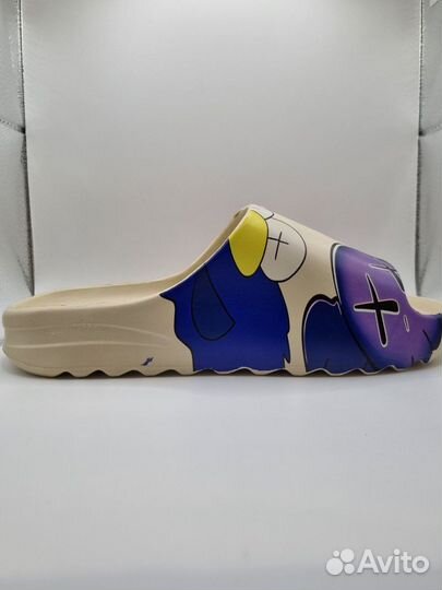 Тапочки Yeezy slide X kaws