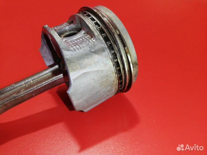 Поршень с шатуном Toyota Lite Ace KM70 7K-E