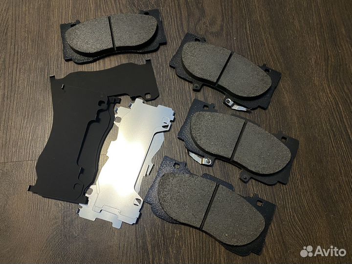 Колодки тормозные передние Mustang 15+