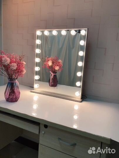 Гримерное зеркало на подставке