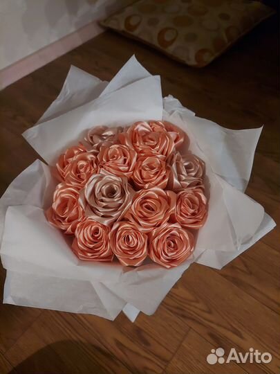 Розы из атласных лент