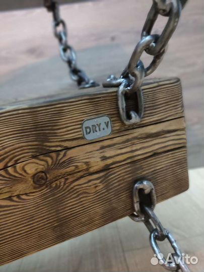 Рисунки и надписи на металле