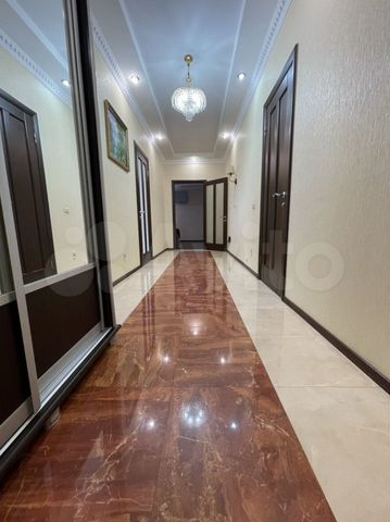 2-к. квартира, 70 м², 2/4 эт.