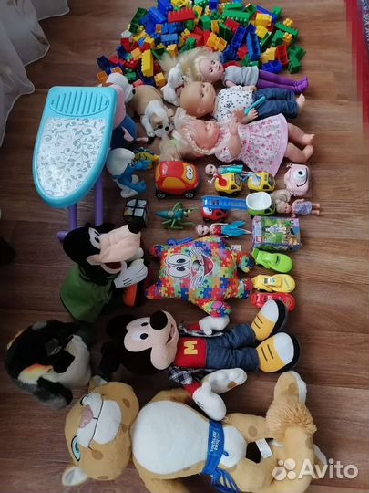 Два пакета игрушек