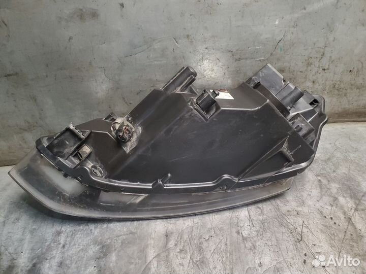 VW Polo Фара правая